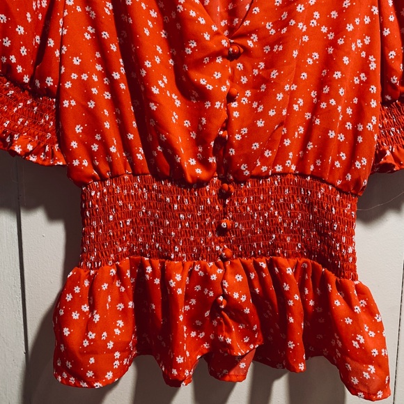 Red floral cinched top - Picture 2 of 5